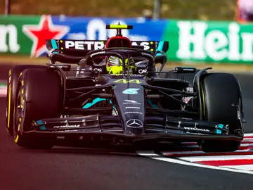 Lewis Hamilton vuelve a la Pole tras superar a Verstappen por 3 milésimas Lewis Hamilton vuelve a la Pole tras superar a Verstappen por 3 milésimas