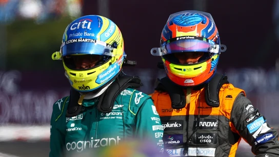 Fernando Alonso, delante de Oscar Piastri Fernando Alonso, delante de Oscar Piastri