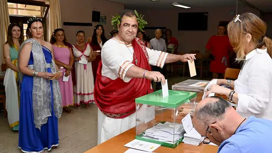 Los memes más divertidos de la jornada electoral del 23J: desde 'la fashionaria' hasta Fernando Alonso Los memes más divertidos de la jornada electoral del 23J: desde 'la fashionaria' hasta Fernando Alonso
