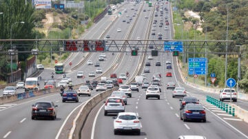 Imagen de archivo de una vista del tráfico en la carretera de La Coruña desde Madrid.