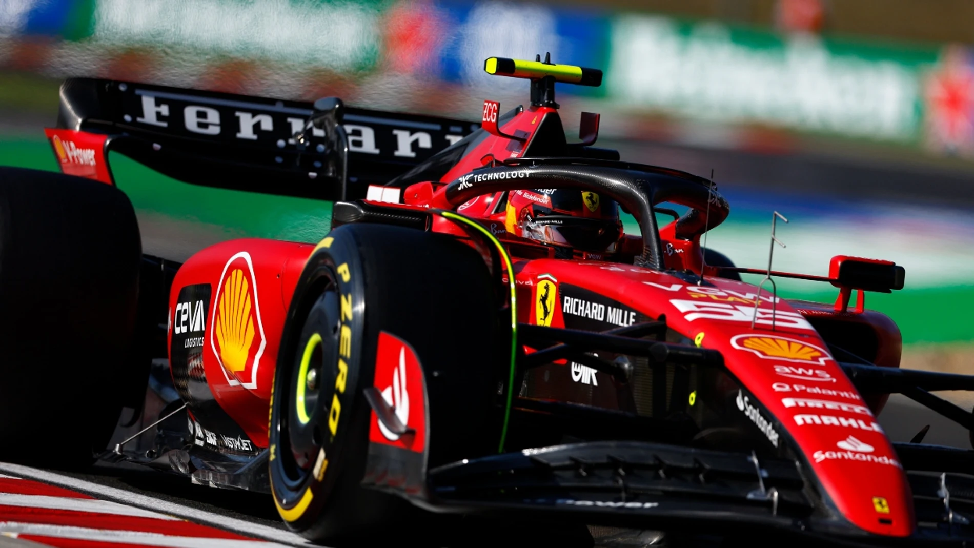 Carlos Sainz, con el Ferrari