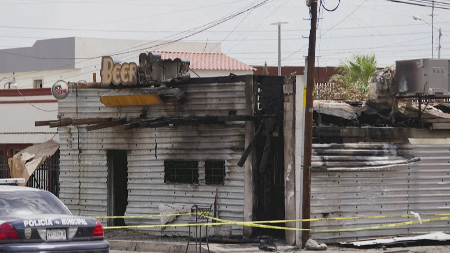 Mueren 11 personas en un bar de México tras una explosión provocada por un ataque con un cóctel molotov Mueren 11 personas en un bar de México tras una explosión provocada por un ataque con un cóctel molotov