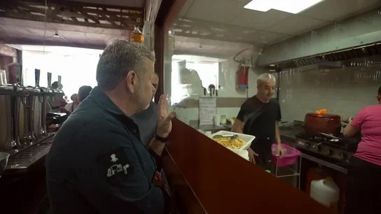 La crítica de Chicote tras adentrarse en el almacén del menú más barato de España: "Hay un descenso de la calidad" La crítica de Chicote tras adentrarse en el almacén del menú más barato de España: "Hay un descenso de la calidad"