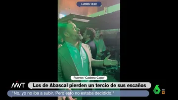 La reticencia de Abascal a subir al andamio para dirigirse a su votantes tras el desplome de Vox: "Esto no estaba decidido" La reticencia de Abascal a subir al andamio para dirigirse a su votantes tras el desplome de Vox: "Esto no estaba decidido"