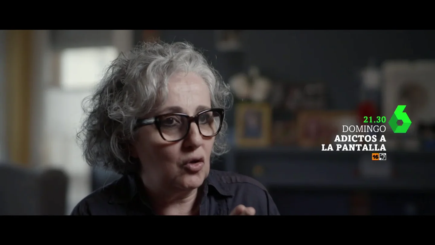 "No nos enteramos de nada": la dura confesión de una madre sobre la adicción al móvil de su hija "No nos enteramos de nada": la dura confesión de una madre sobre la adicción al móvil de su hija