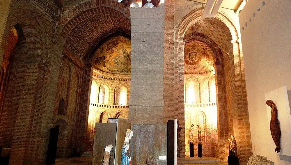 Interior de la Iglesia de San Salvador de los Caballeros de Toro