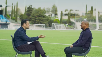 Roberto Carlos recuerda con Iñaki López sus orígenes y los de Ronaldo en el fútbol: &quot;Salimos del barrio y del barro&quot;