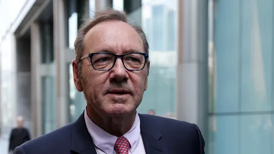 El actor Kevin Spacey abandona el tribunal de Londres El actor Kevin Spacey abandona el tribunal de Londres