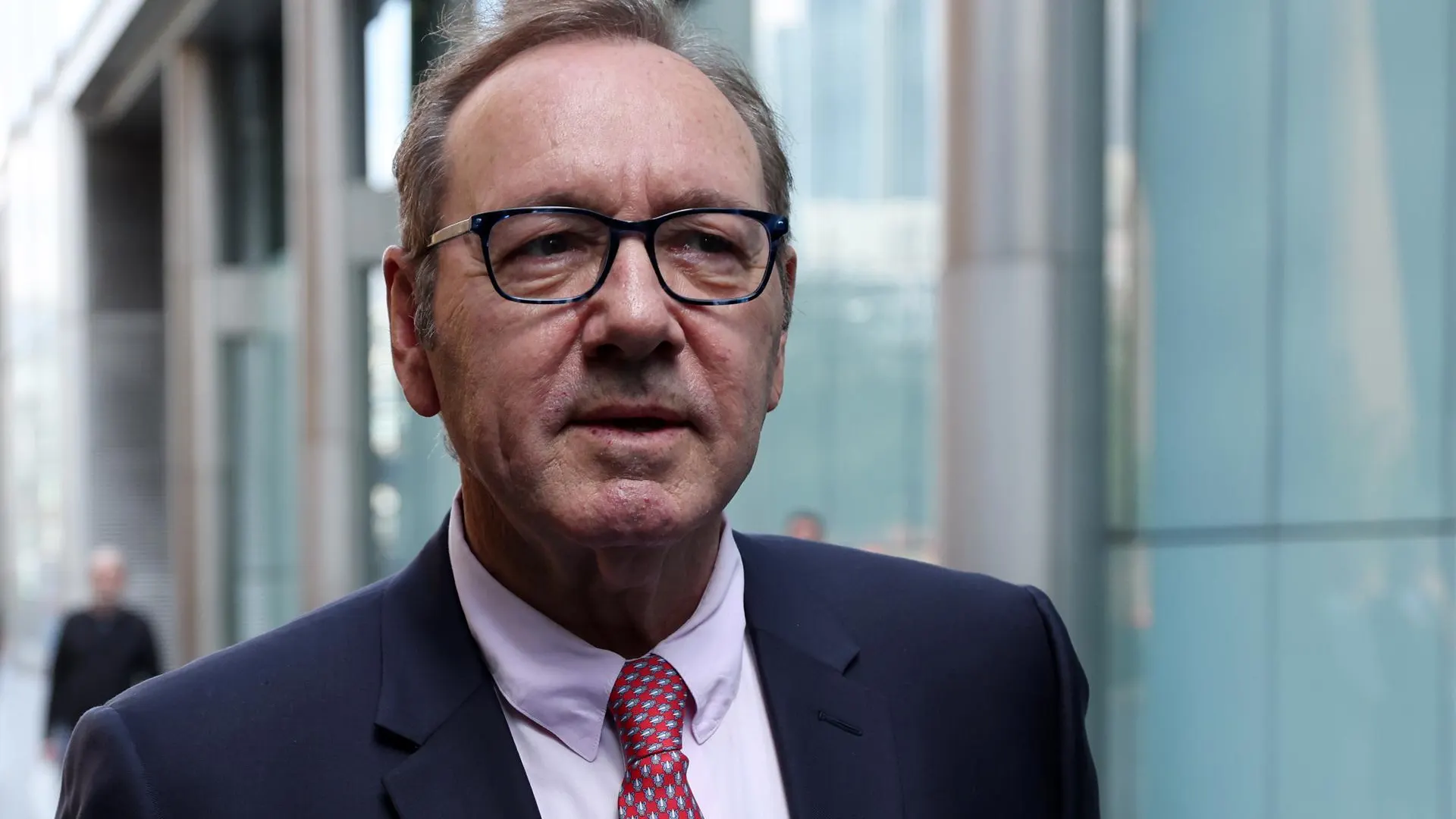 El actor Kevin Spacey abandona el tribunal de Londres