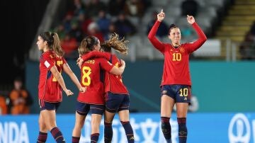 Jugadoras de España celebran uno de los tantos ante Zambia