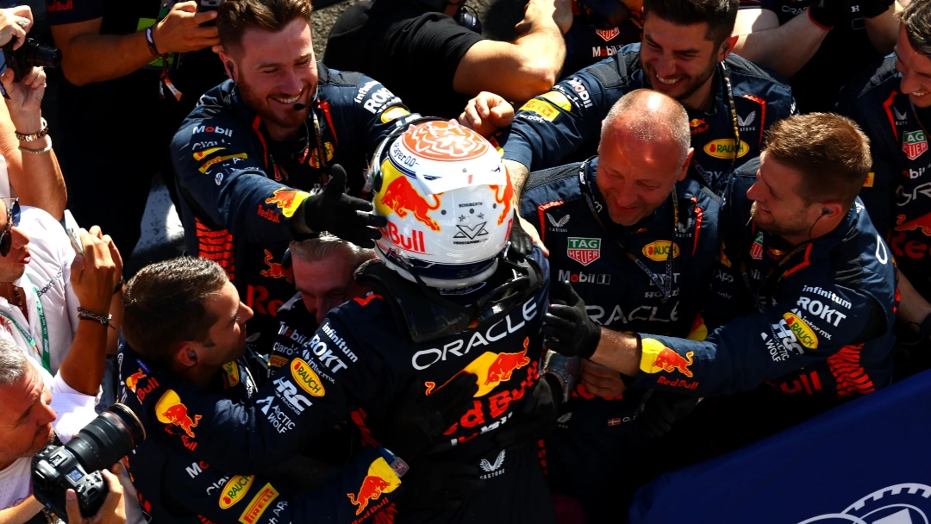 Verstappen e ingenieros de Red Bull