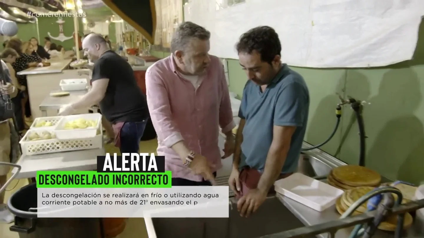 "Si se metieran a fondo no quedaba ni el alumbrado": la confesión de un feriante a Chicote sobre las inspecciones de Sanidad "Si se metieran a fondo no quedaba ni el alumbrado": la confesión de un feriante a Chicote sobre las inspecciones de Sanidad