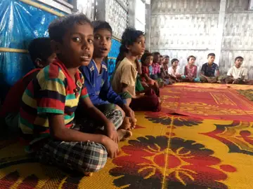 Niños en un centro de aprendizaje Niños en un centro de aprendizaje