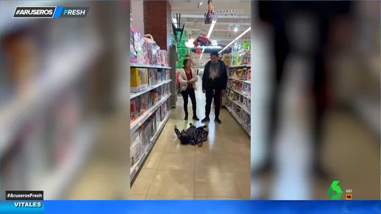 La original y efectiva táctica de estos padres para cortar de raíz la rabieta de su hijo en un supermercado La original y efectiva táctica de estos padres para cortar de raíz la rabieta de su hijo en un supermercado