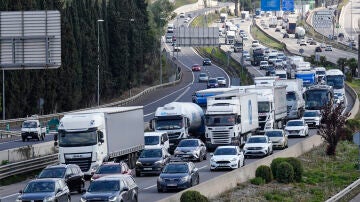 Imagen de archivo del trafico en la AP7 a su paso por San Cugat del Valles dirección Tarragona.