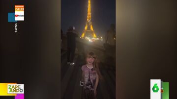 La sorprendente reacción de una niña cuando cree haber encendido las luces de la Torre Eiffel