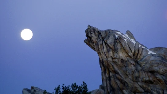 Una luna llena vista desde California. Una luna llena vista desde California.