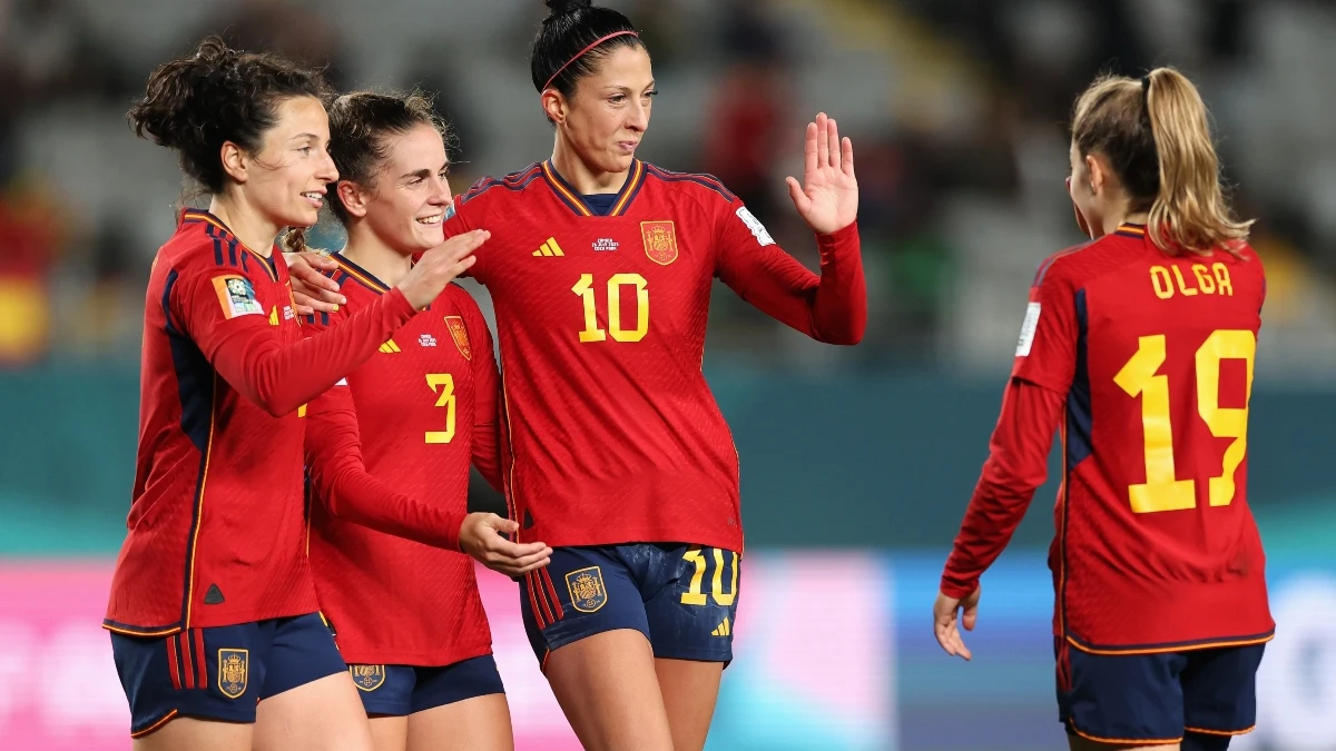 La selección de España celebra un gol