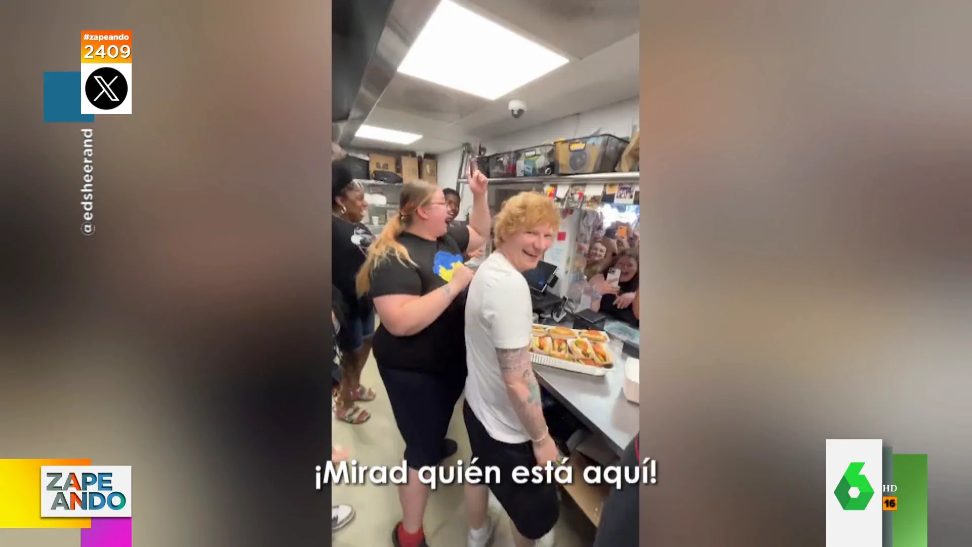 Ed Sheeran sorprende a sus fans repartiendo perritos calientes gratis en un restaurante de Chicago