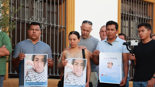 Minuto de silencio en el Ayuntamiento de Utrera por el asesinato de Vanessa Reyes Álvarez Minuto de silencio en el Ayuntamiento de Utrera por el asesinato de Vanessa Reyes Álvarez