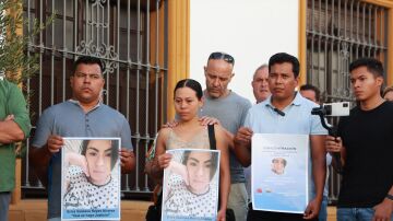 Minuto de silencio en el Ayuntamiento de Utrera por el asesinato de Vanessa Reyes Álvarez