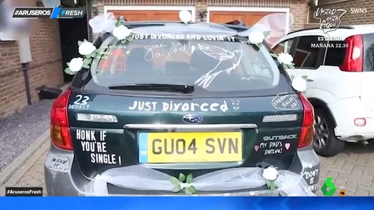 Un hombre de 58 años celebra su primer día de divorcio paseándose por el pueblo con su coche tuneado para la ocasión Un hombre de 58 años celebra su primer día de divorcio paseándose por el pueblo con su coche tuneado para la ocasión