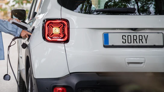 Una matrícula de un coche con la palabra 'Sorry' ('Perdón', en inglés) Una matrícula de un coche con la palabra 'Sorry' ('Perdón', en inglés)