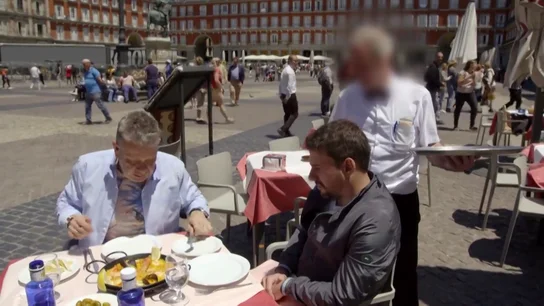Alberto Chicote estalla al probar una paella en la Plaza Mayor de Madrid: "Joder, qué mal rollo" Alberto Chicote estalla al probar una paella en la Plaza Mayor de Madrid: "Joder, qué mal rollo"