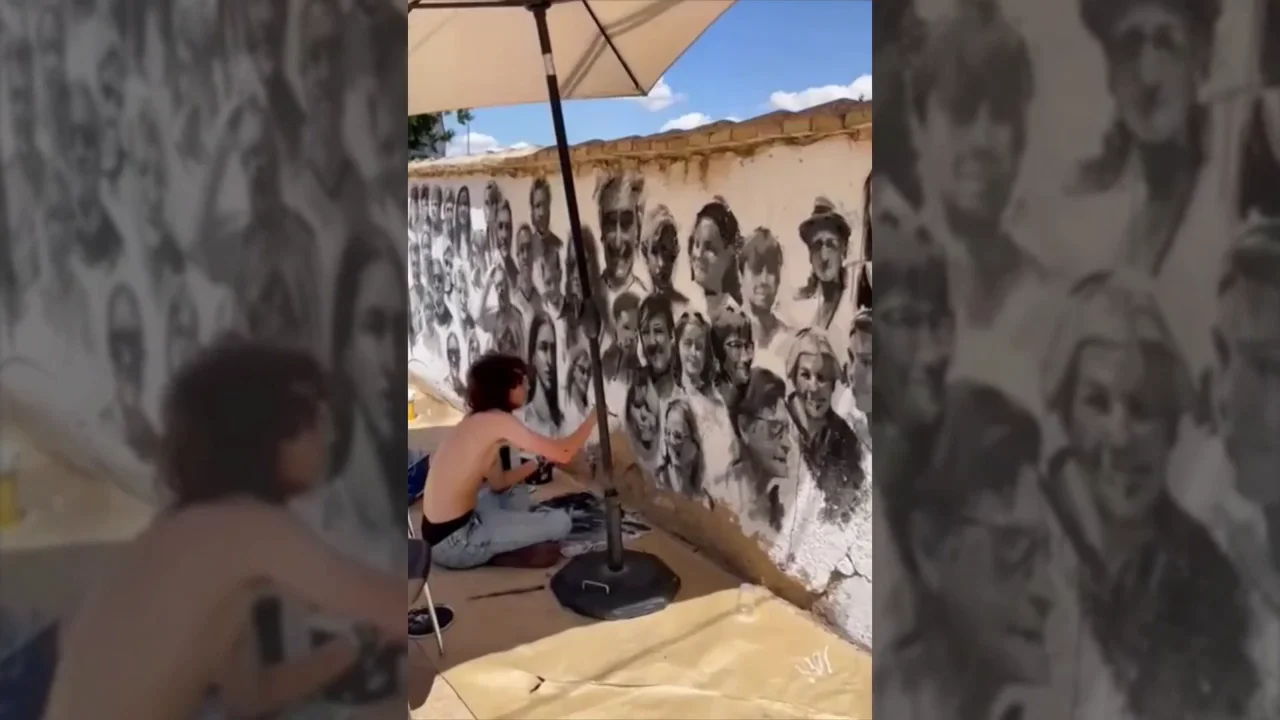 El pueblo de España que pinta a sus habitantes en un mural que se ha hecho viral en TikTok El pueblo de España que pinta a sus habitantes en un mural que se ha hecho viral en TikTok