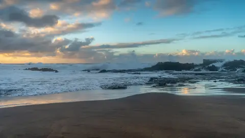Playa de El Puertillo, en Arucas, Canarias Playa de El Puertillo, en Arucas, Canarias