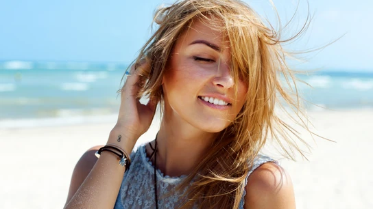 Cómo proteger el pelo en verano para evitar su envejecimiento Cómo proteger el pelo en verano para evitar su envejecimiento