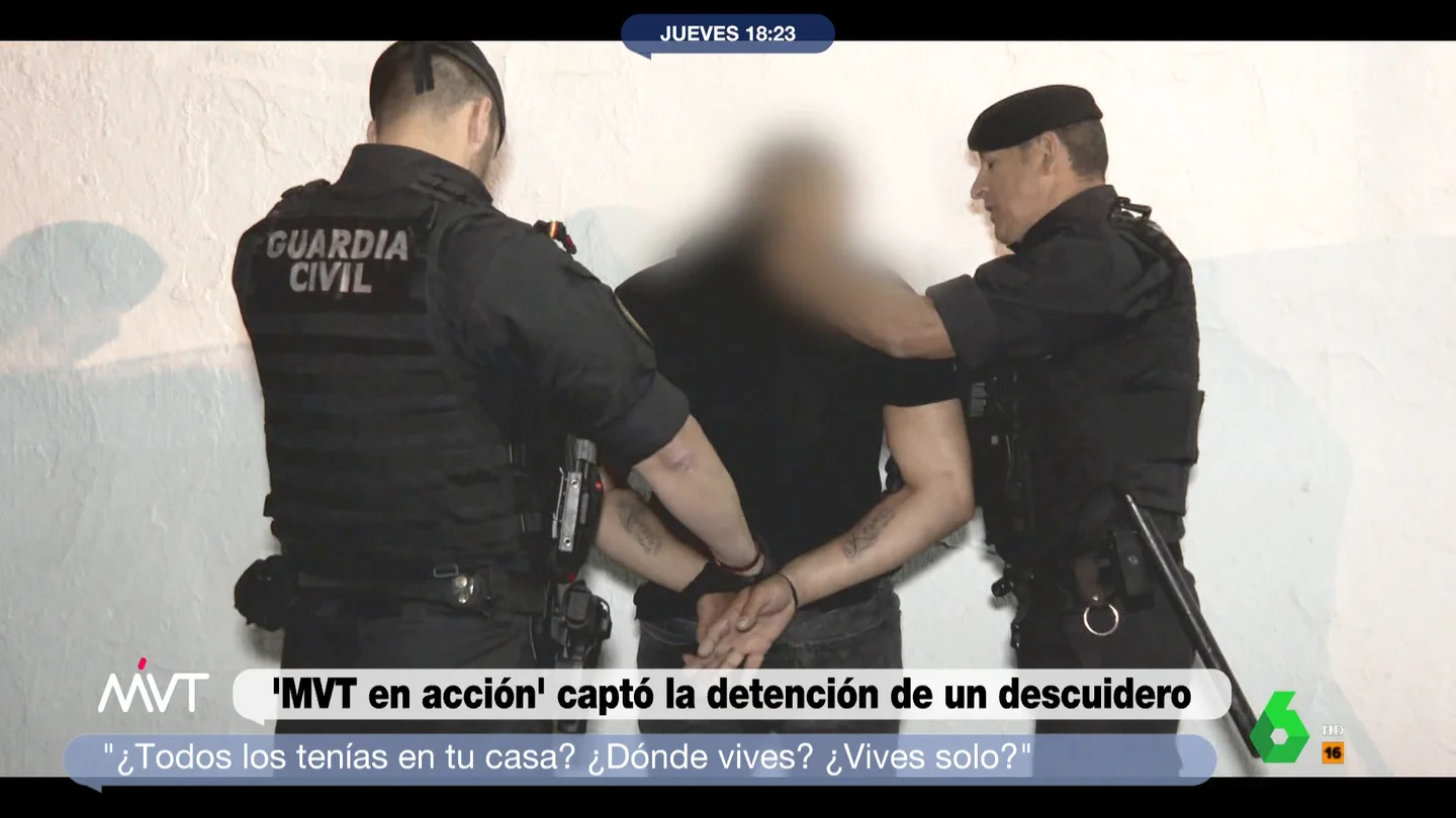 El impactante momento de la detención de un 'descuidero' con 33 móviles robados en el festival Viña Rock El impactante momento de la detención de un 'descuidero' con 33 móviles robados en el festival Viña Rock