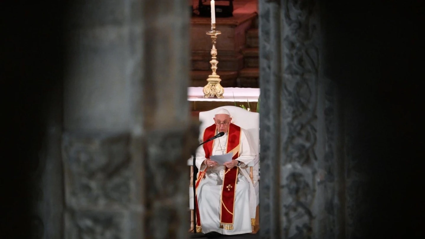 El papa pide "perdón" en su nombre y el de la Iglesia a las víctimas de abusos El papa pide "perdón" en su nombre y el de la Iglesia a las víctimas de abusos