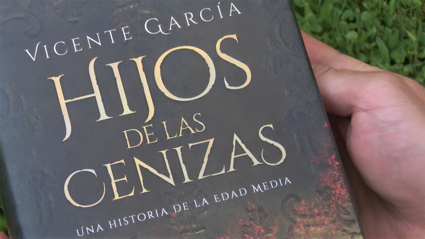 Cubierta de 'Hijos de las cenizas', de Vicente Garc&iacute;a