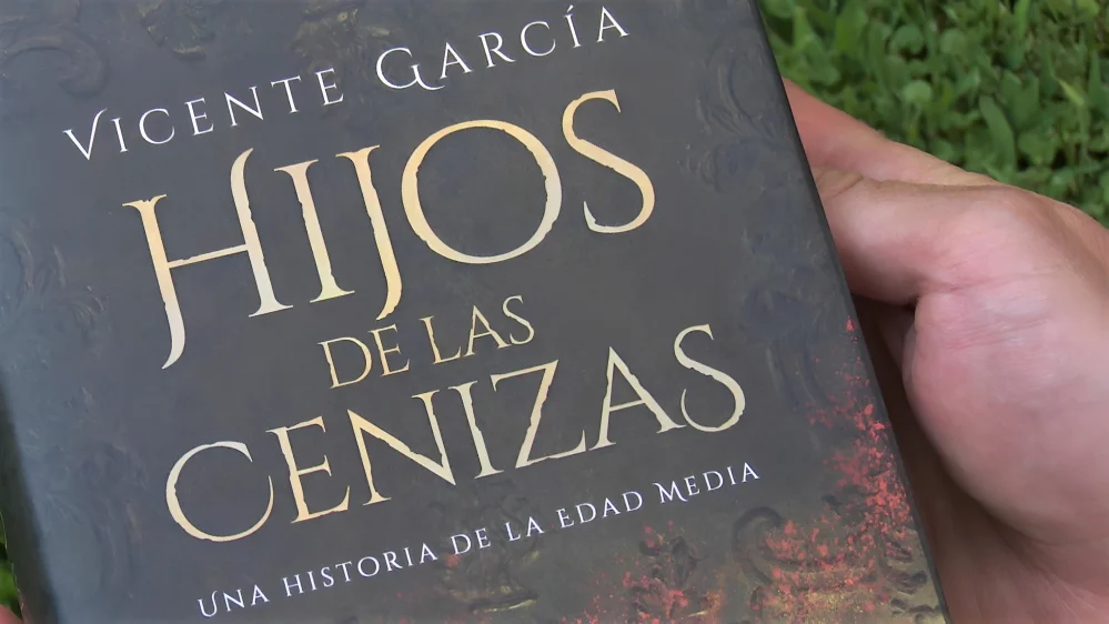 Cubierta de 'Hijos de las cenizas', de Vicente García