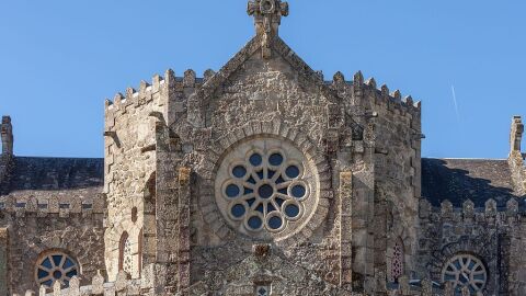 Detalle del exterior del Templo de Veracruz, en Carballiño