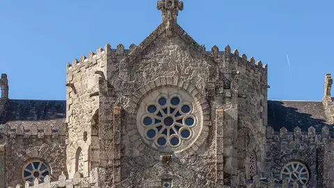 Detalle del exterior del Templo de Veracruz, en Carballiño Detalle del exterior del Templo de Veracruz, en Carballiño