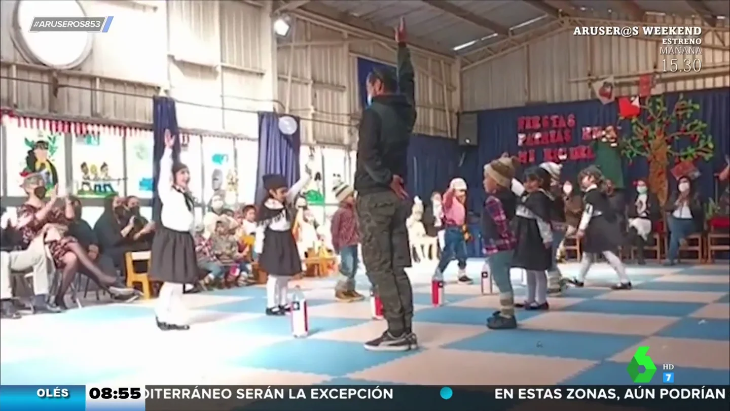 El tierno vídeo de un padre que sale a bailar con su hija cuando ve que se queda sin pareja en el festival fin de curso El tierno vídeo de un padre que sale a bailar con su hija cuando ve que se queda sin pareja en el festival fin de curso