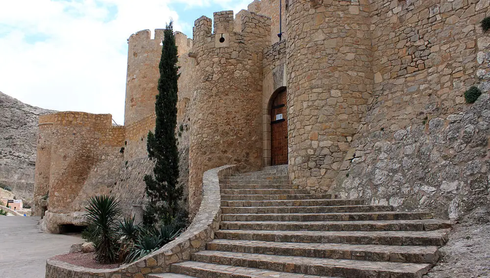 Acceso principal al Castillo de Villena