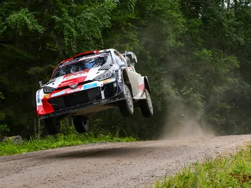 Kalle Rovanperä vuelca y se quedará con la espina de no ganar en Finlandia Kalle Rovanperä vuelca y se quedará con la espina de no ganar en Finlandia