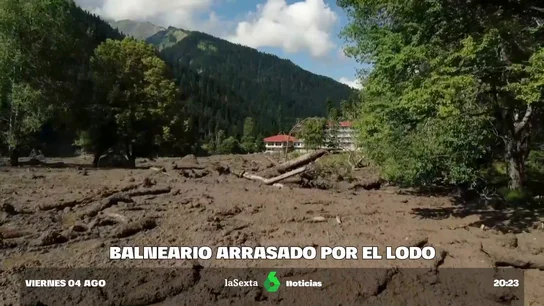 Mueren once personas tras un deslizamiento de tierra en un centro turístico en Georgia Mueren once personas tras un deslizamiento de tierra en un centro turístico en Georgia