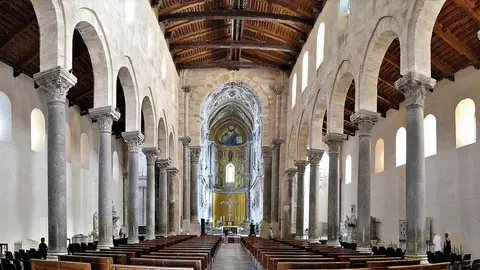 Interior de la Catedral de Cefalú Interior de la Catedral de Cefalú