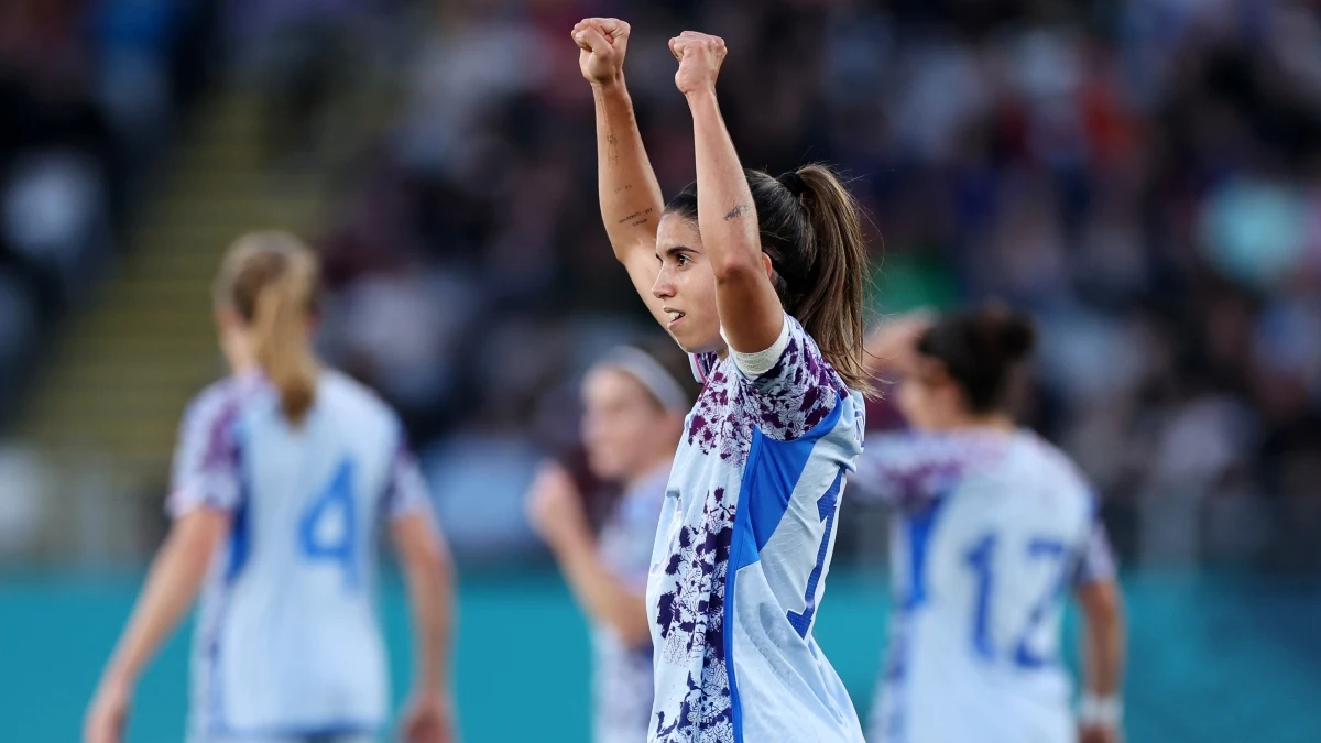 Alba Redondo celebra un gol de España