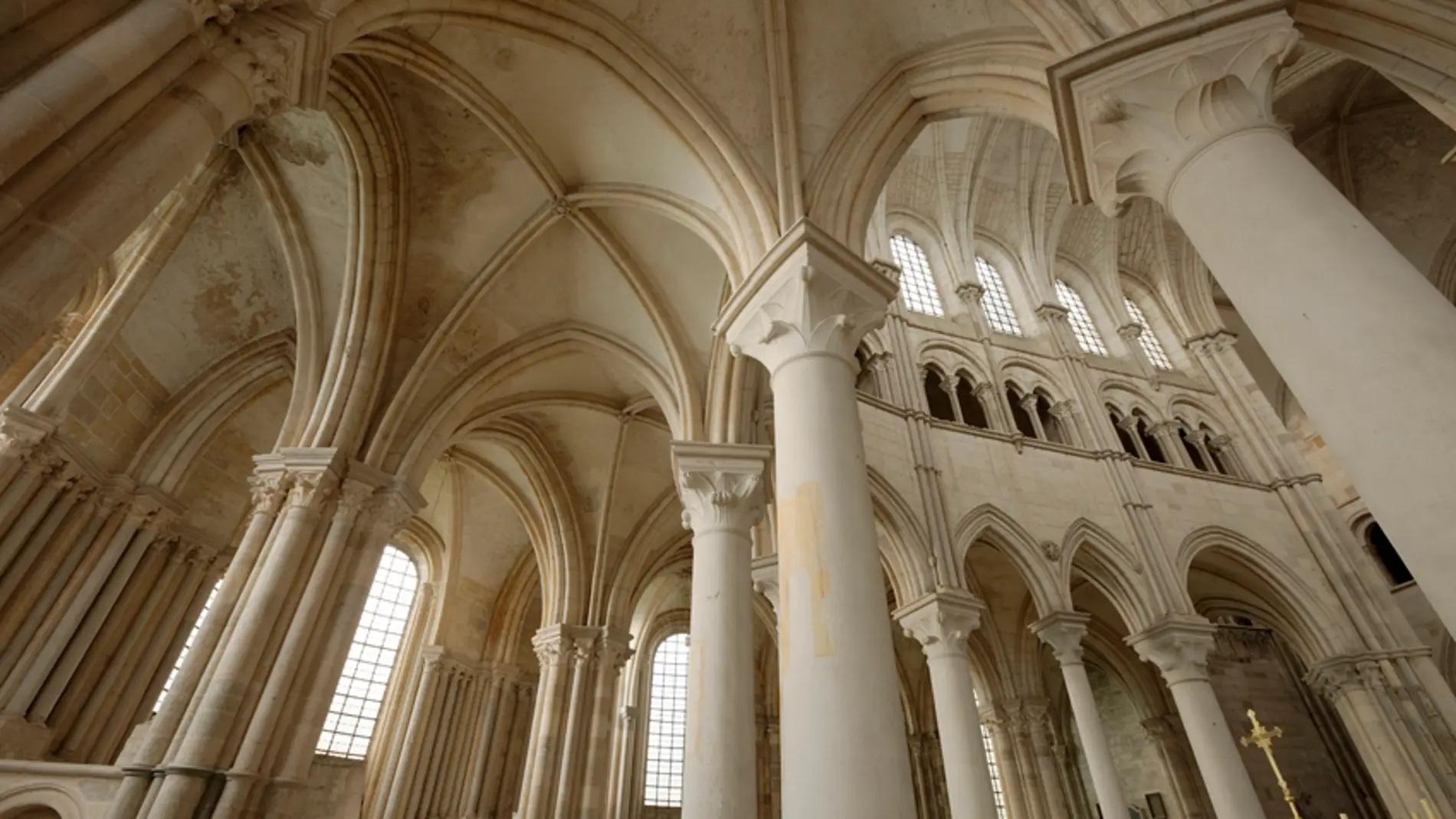 Interior de la Basílica de Santa María Magdalena de Vézelay
