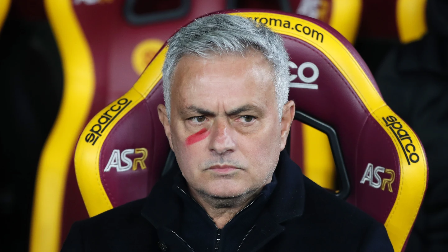 Mourinho rechaza dos ofertas de Arabia Saudí: "Me quiero quedar en la Roma" Mourinho rechaza dos ofertas de Arabia Saudí: "Me quiero quedar en la Roma"