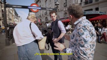 Alberto Chicote hace un experimento social en Londres: ¿qué piensan los británicos que es la típica 'comida española'?