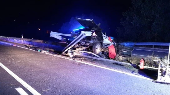 Mueren dos jóvenes de 18 años en un accidente provocado por un jabalí en Chantada (Lugo) Mueren dos jóvenes de 18 años en un accidente provocado por un jabalí en Chantada (Lugo)