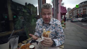 Chicote pone a prueba su estómago viajando a Londres para probar la 'Spanish Food': "No tiene sentido meter la paella en pan"