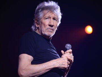 The German Prosecutor’s Office investigates Roger Waters (Pink Floyd) for wearing a suit “similar” to that of the SS