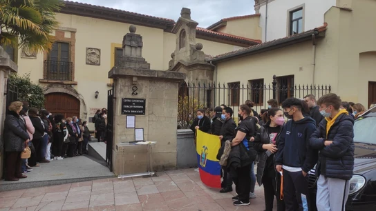 imagen del funeral de la pequeña Eirka, asesinada en Oviedo por Igor Postolache imagen del funeral de la pequeña Eirka, asesinada en Oviedo por Igor Postolache